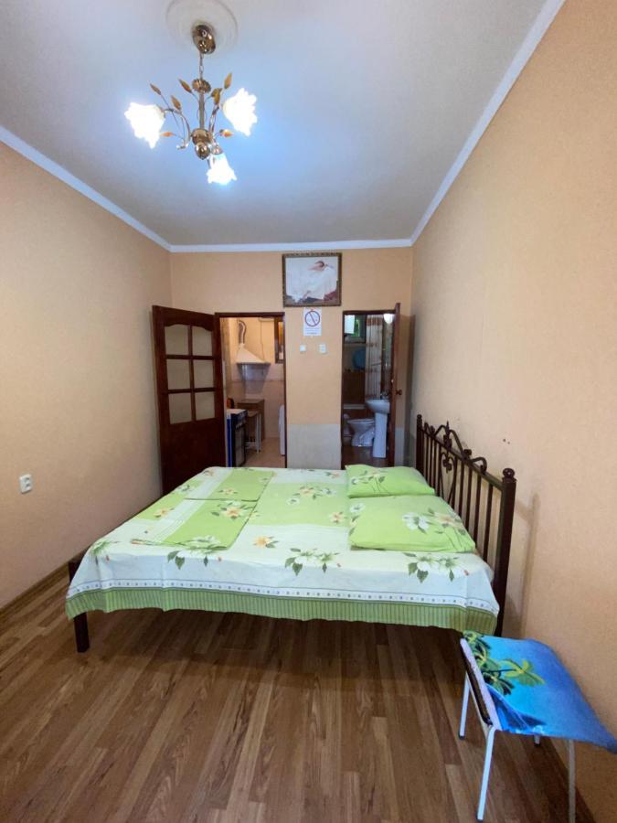 Семейный Дворик Sukhumi Exterior photo