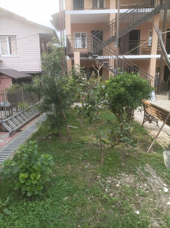 Семейный Дворик Sukhumi Exterior photo